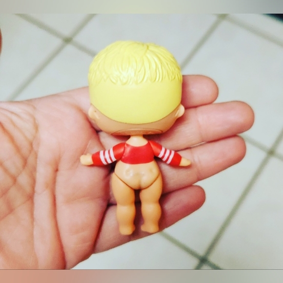 LOL Surprise Dolls Boys Series 2 Captain Q.B. - Picture 3 of 4